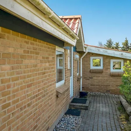 Svane - 1-2km From The Sea By Interhome *